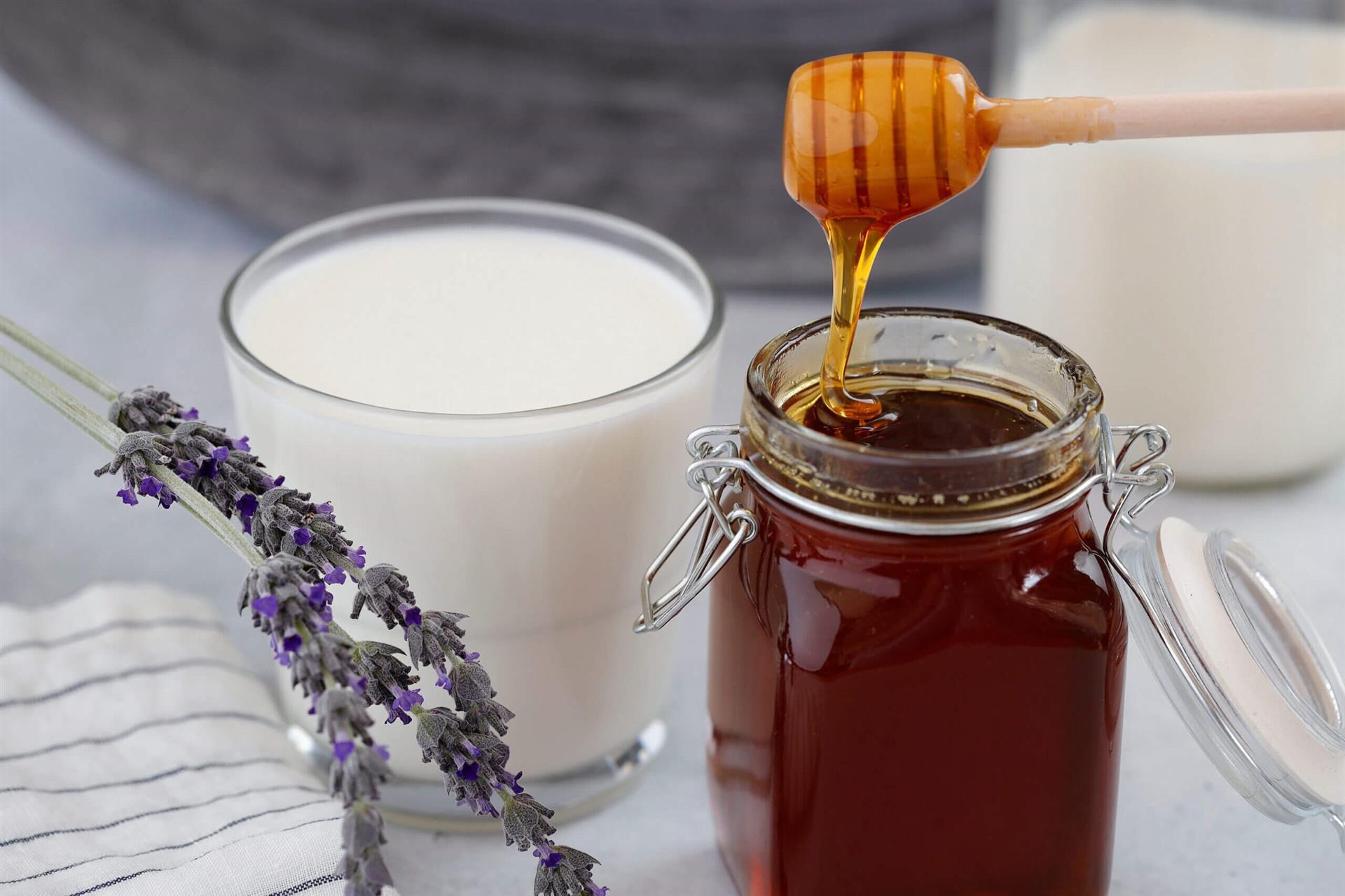 شیر و عسل طبیعی